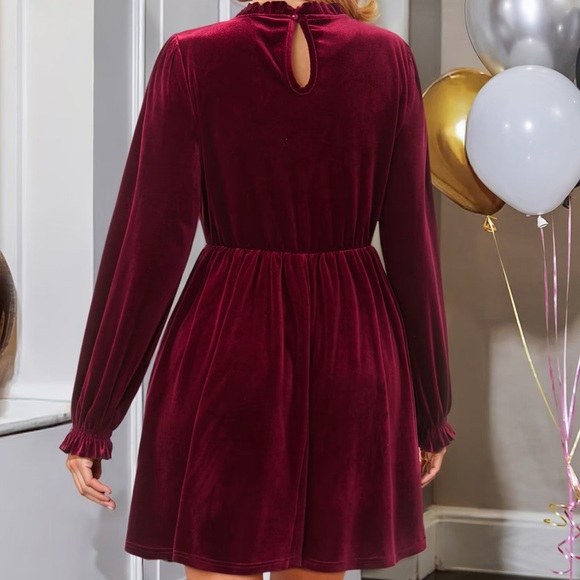 Cupshe Burgundy Velvet Dress Puff Sleeve Mini Dress Sz Small Holidays New NWT - Picture 2 of 13